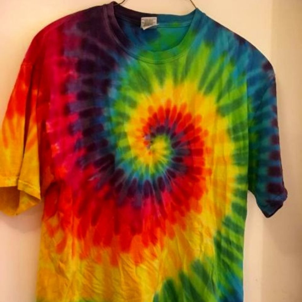 Like-New Tie-dyed Mens XL bundle 4/$21
